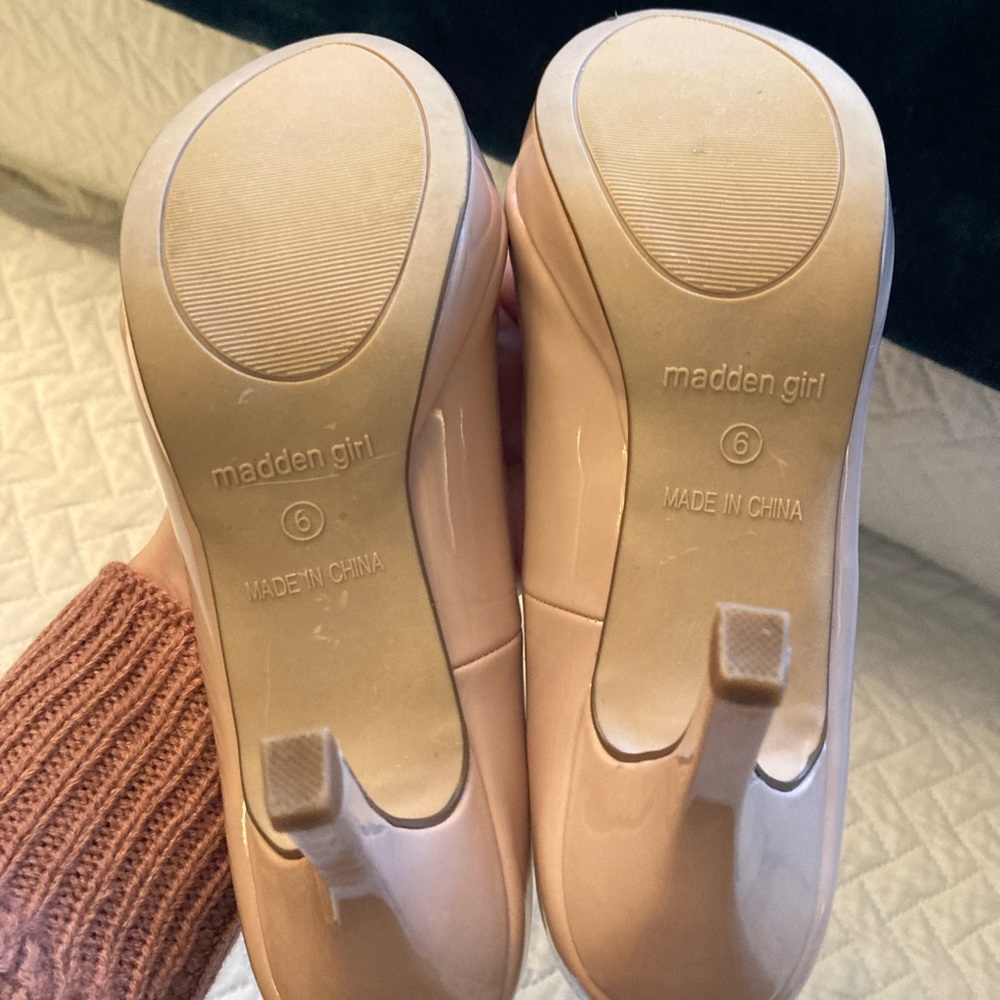Nude pink and gold heels size 6 - Picture 11 of 11